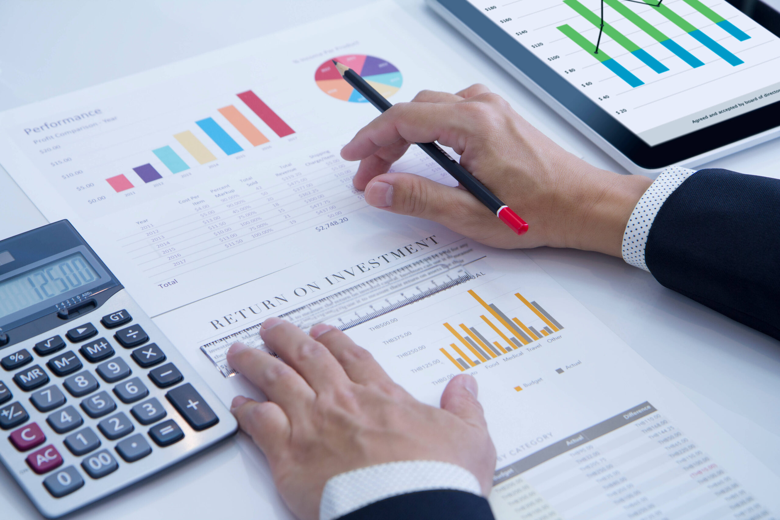 Businessman,Is,Deeply,Reviewing,A,Financial,Report,For,A,Return